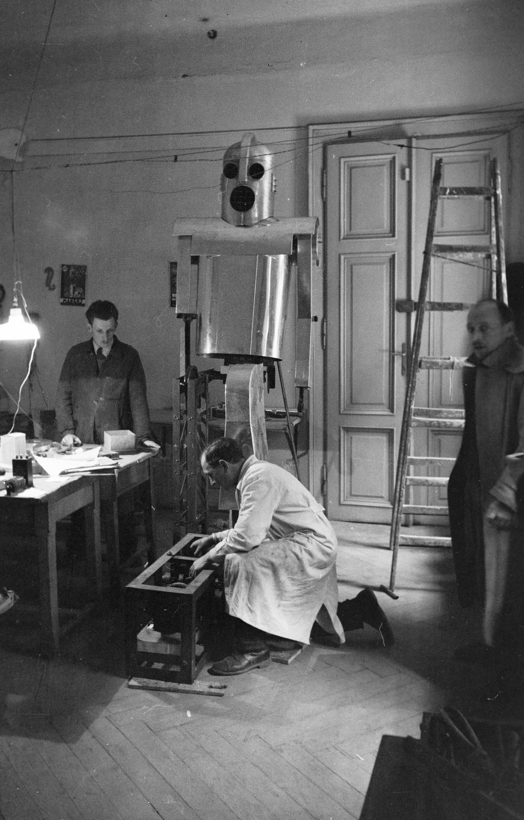 Magyarország, Bortnyik Sándor és Zelenka László működő szobra a Gépember. A Budapesti Nemzetközi Vásáron került kiállításra., 1937, Inkey Tibor, Fortepan #306304