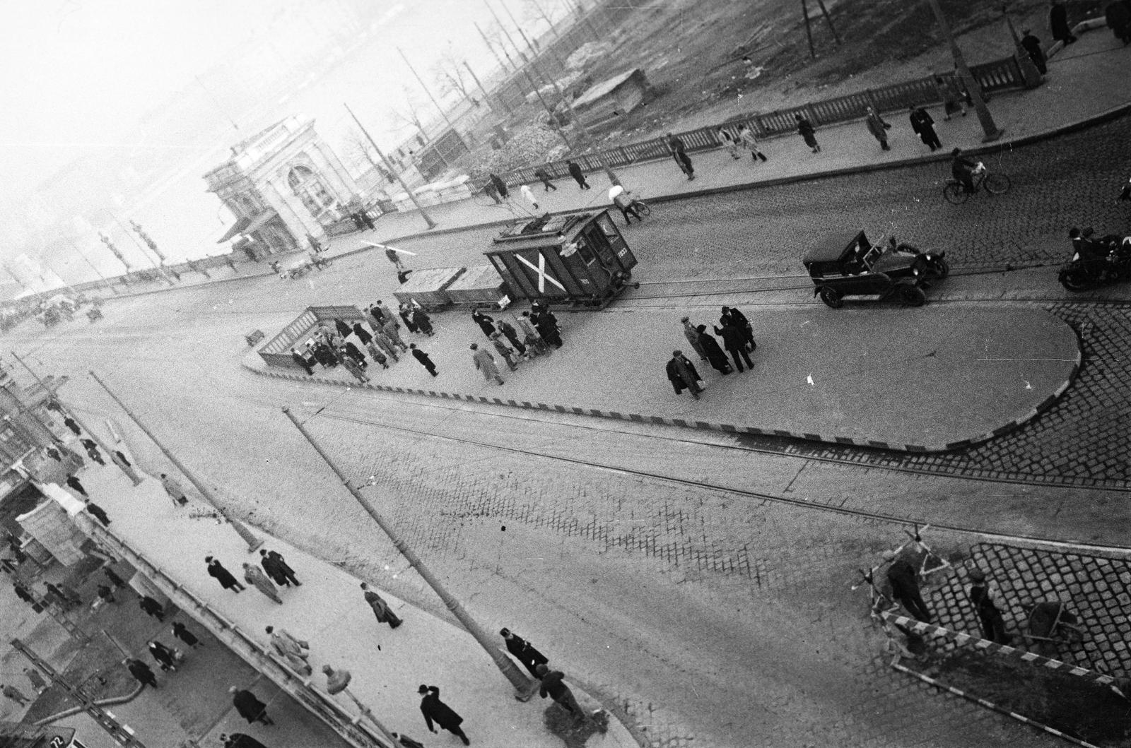 1939, Inkey Tibor, bicycle, bridge, cobblestones, taxicab, Fortepan #306390