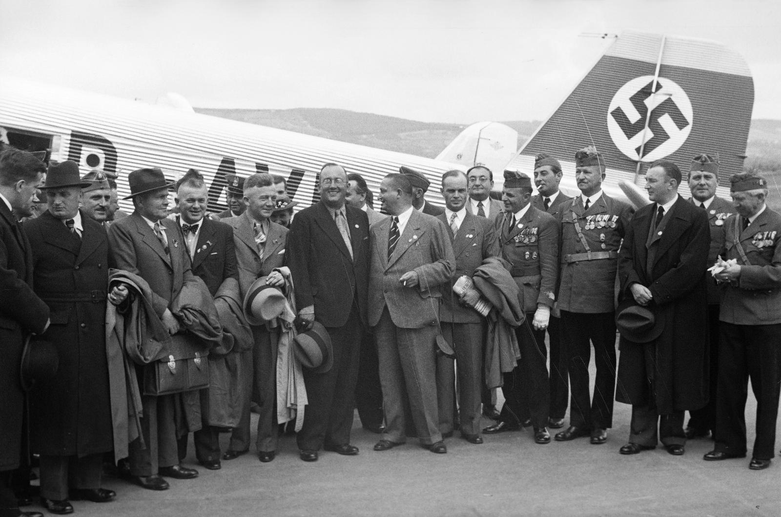 1936, Inkey Tibor, férfiak, csoportkép, repülőgép, Junkers-márka, Junkers Ju 52, kitüntetés, horogkereszt, Fortepan #306426