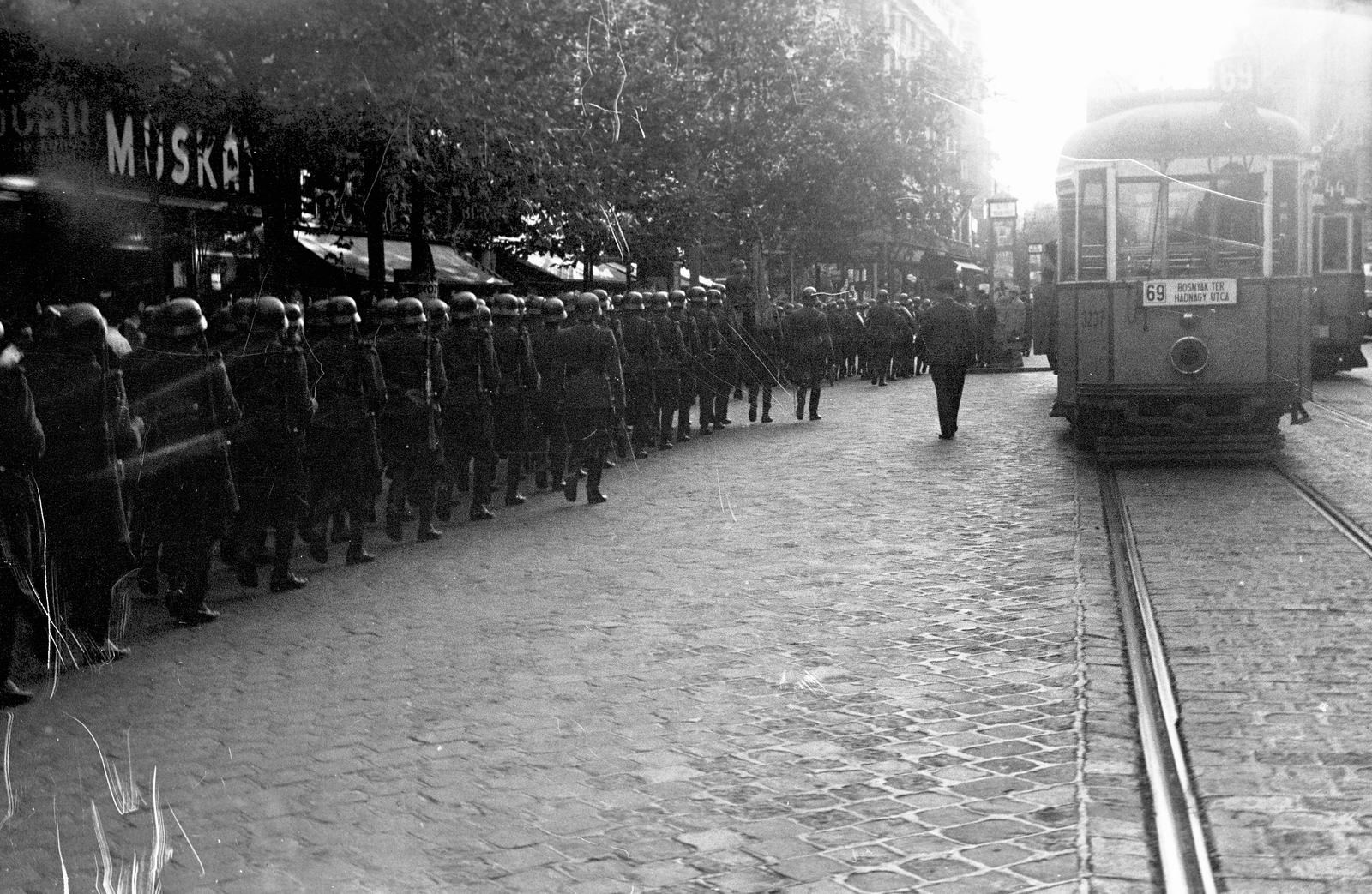 1936, Inkey Tibor, viszonylattábla, menet, villamos, viszonylatszám, rohamsisak, Fortepan #306434