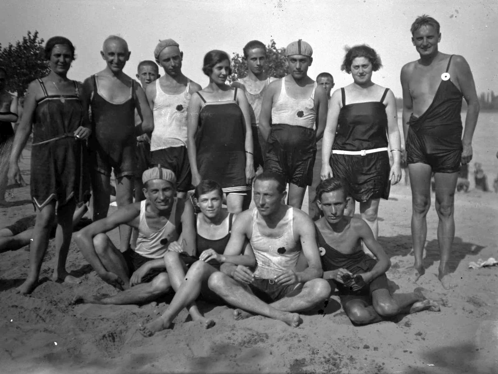 1926, Storymap.hu, beach, bathing suit, tableau, men, summer, kids, woman, shore, sand, Fortepan #30680