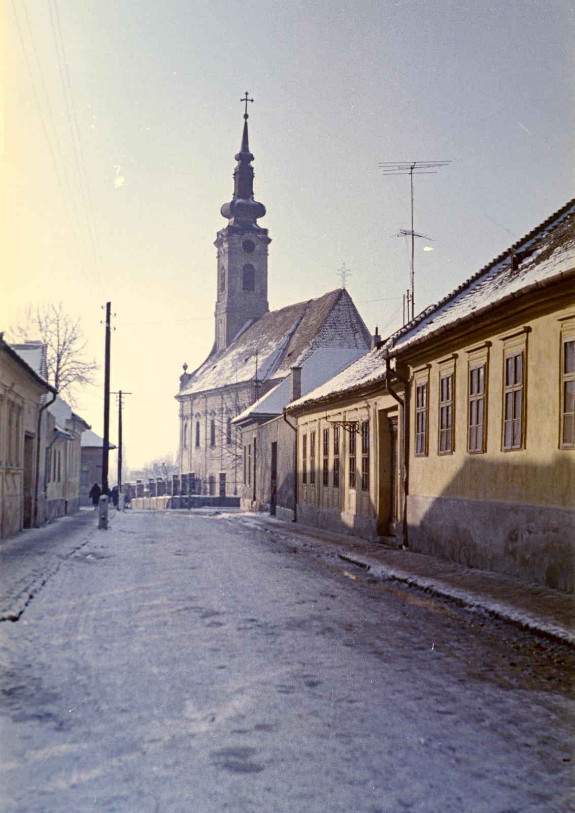 Magyarország, Baja, Türr István utca, háttérben a Szent Miklós görögkeleti templom., 1964, Gazda Anikó, Fortepan #307012