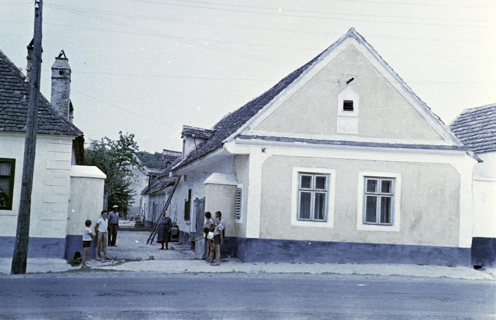 Hungary, 1960, Gazda Anikó, colorful, gable, chimney, Fortepan #307045