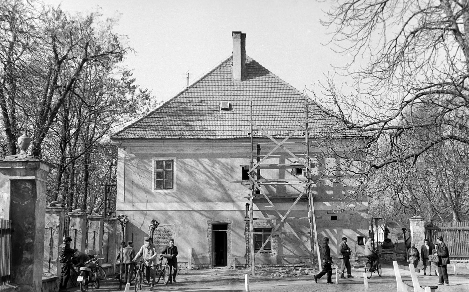 Hungary, Mezőhegyes, 1960, Gazda Anikó, scaffolding, Fortepan #307089