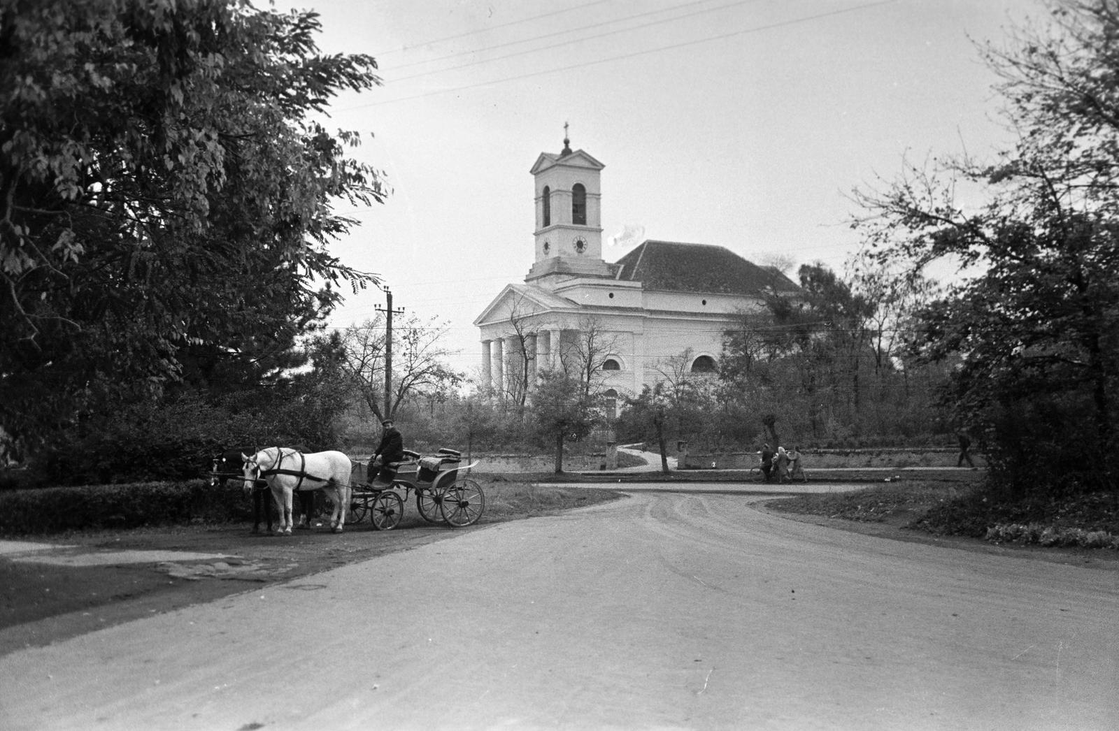 Magyarország, Enying, Szabadság tér, Nepomuki Szent János-templom., 1962, Gazda Anikó, templom, fogat, Fortepan #307117