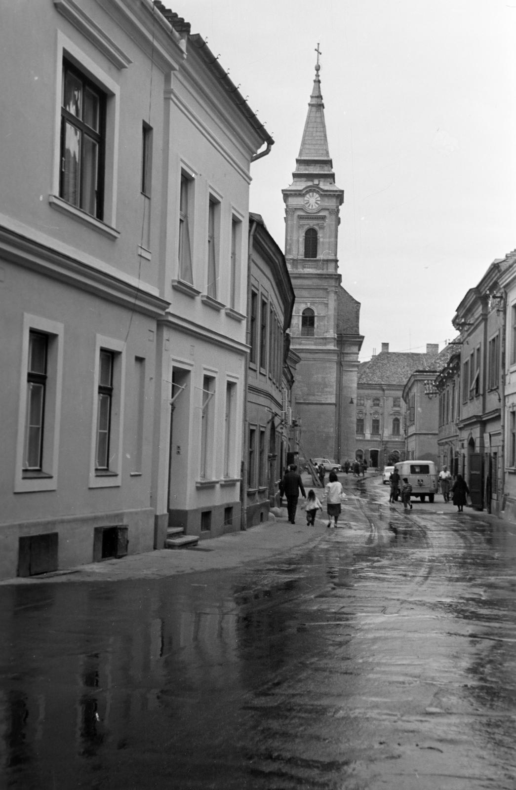 Hungary, Székesfehérvár, Oskola (Zalka Máté) utca szemben a Szent Imre-templom., 1965, Gazda Anikó, Fortepan #307218