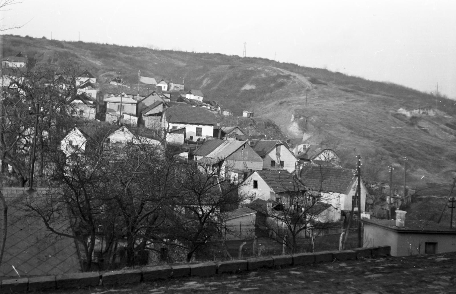 Hungary, Salgótarján, Pécskő út, a pécskődombi (kopaszdombi) cigánytelep., 1965, Gazda Anikó, Fortepan #307249