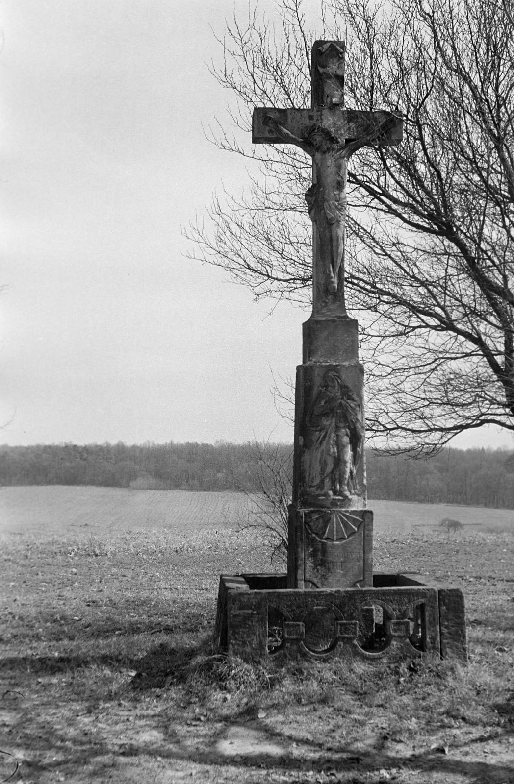 Magyarország, 1966, Gazda Anikó, kereszt_jelkép, Fortepan #307277