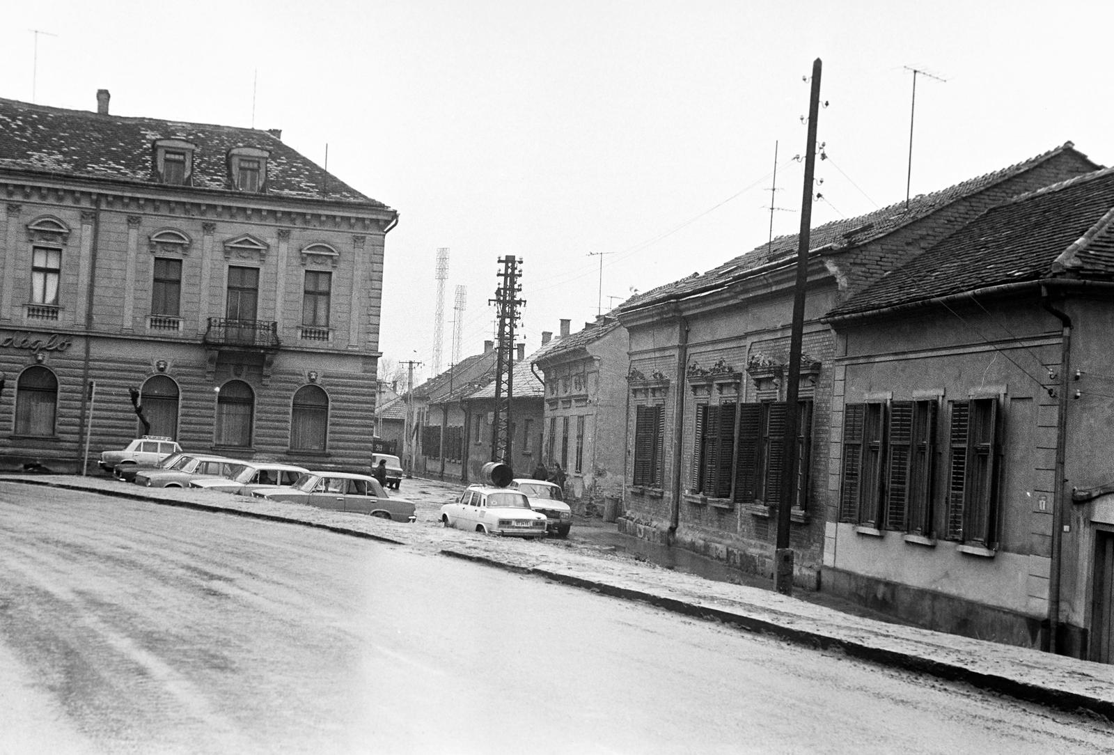 Magyarország, Zalaegerszeg, Batthyány Lajos utca, balra a Zala Vendéglő. Szemben a Kölcsey Ferenc utca., 1977, Gazda Anikó, Fortepan #307290