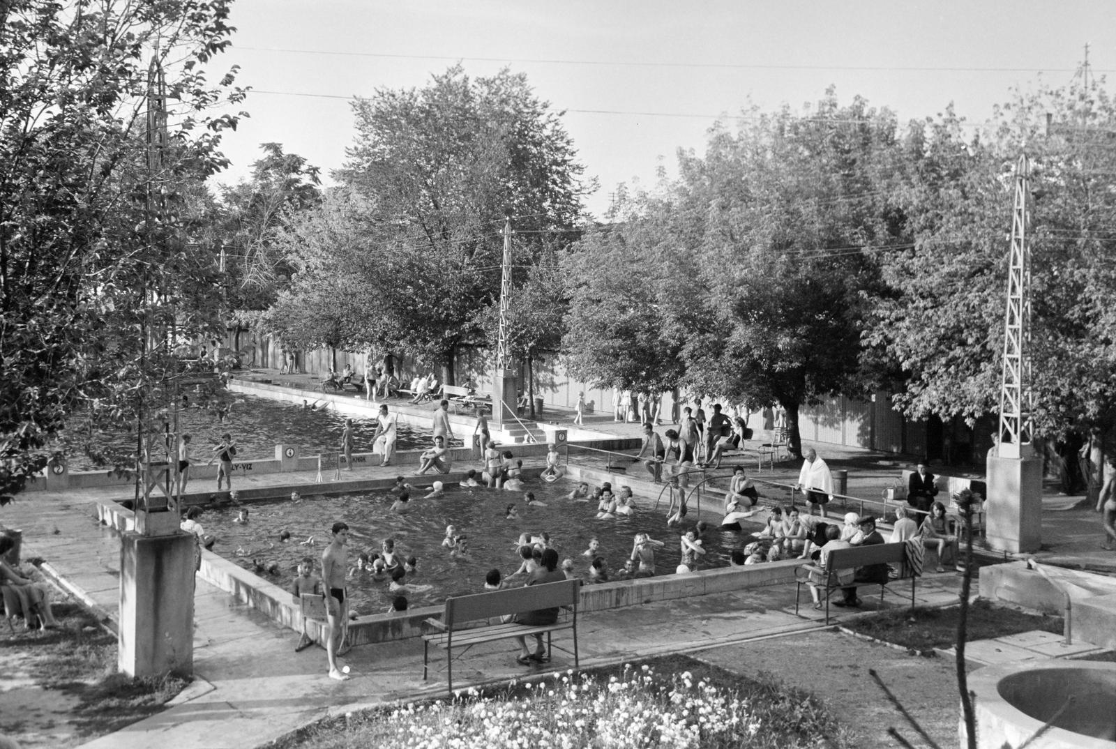 Hungary, Orosháza,Gyopárosfürdő, 1965, Gazda Anikó, Fortepan #307329