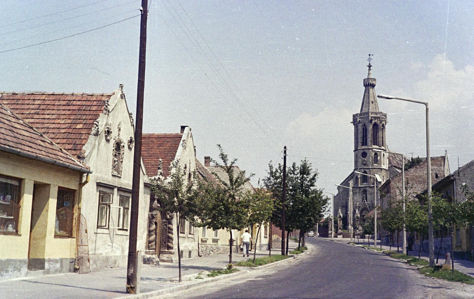 Hungary, Sopron, Szent Mihály utca (Pozsonyi út, balra a Két mór-ház, szemben a Szent Mihály-templom., 1968, Gazda Anikó, Fortepan #307350