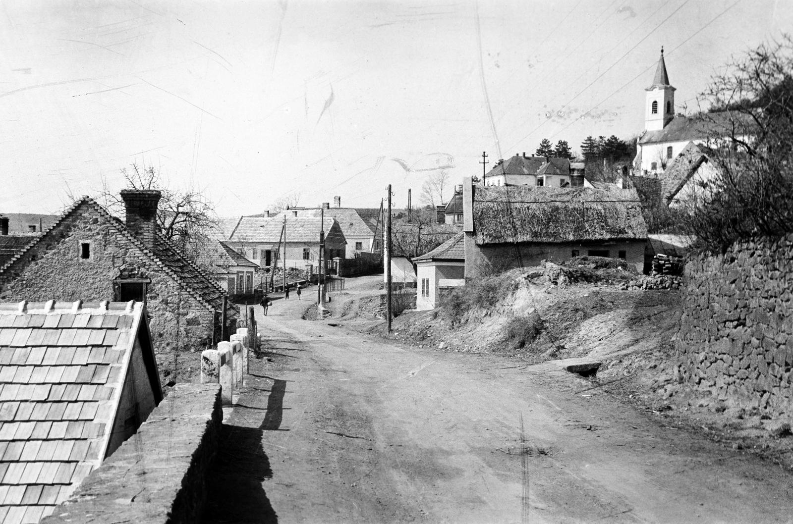 Hungary,Lake Balaton, Alsóörs, Kossuth Lajos utca, jobbra fent a református templom., 1966, Gazda Anikó, street view, dirt road, Fortepan #307361