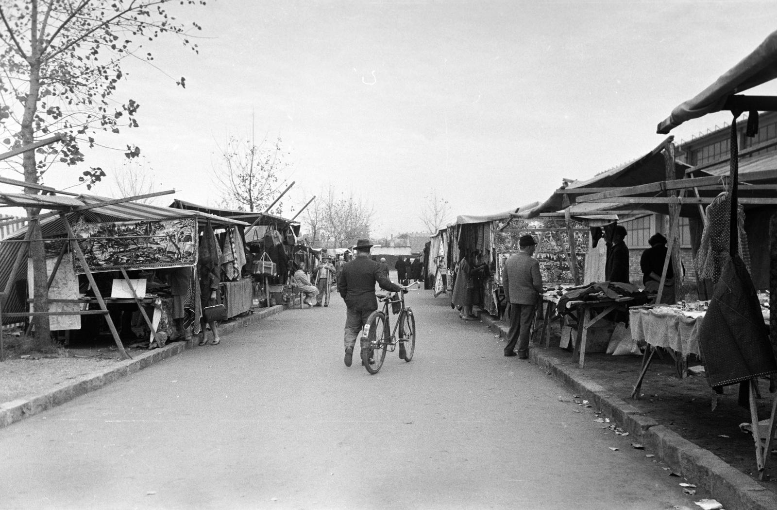 Hungary, Baja, piac a későbbi Dr. Alföldi József tér helyén., 1967, Gazda Anikó, Fortepan #307427