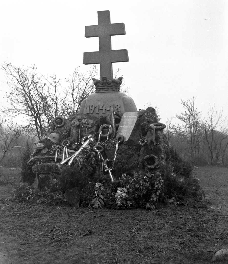 Hungary, Dobogókő, a Magyar Turista Egylet I. világháborúban elhunyt tagjai emlékére állított emlékmű., 1935, Storymap.hu, monument, Fortepan #30743