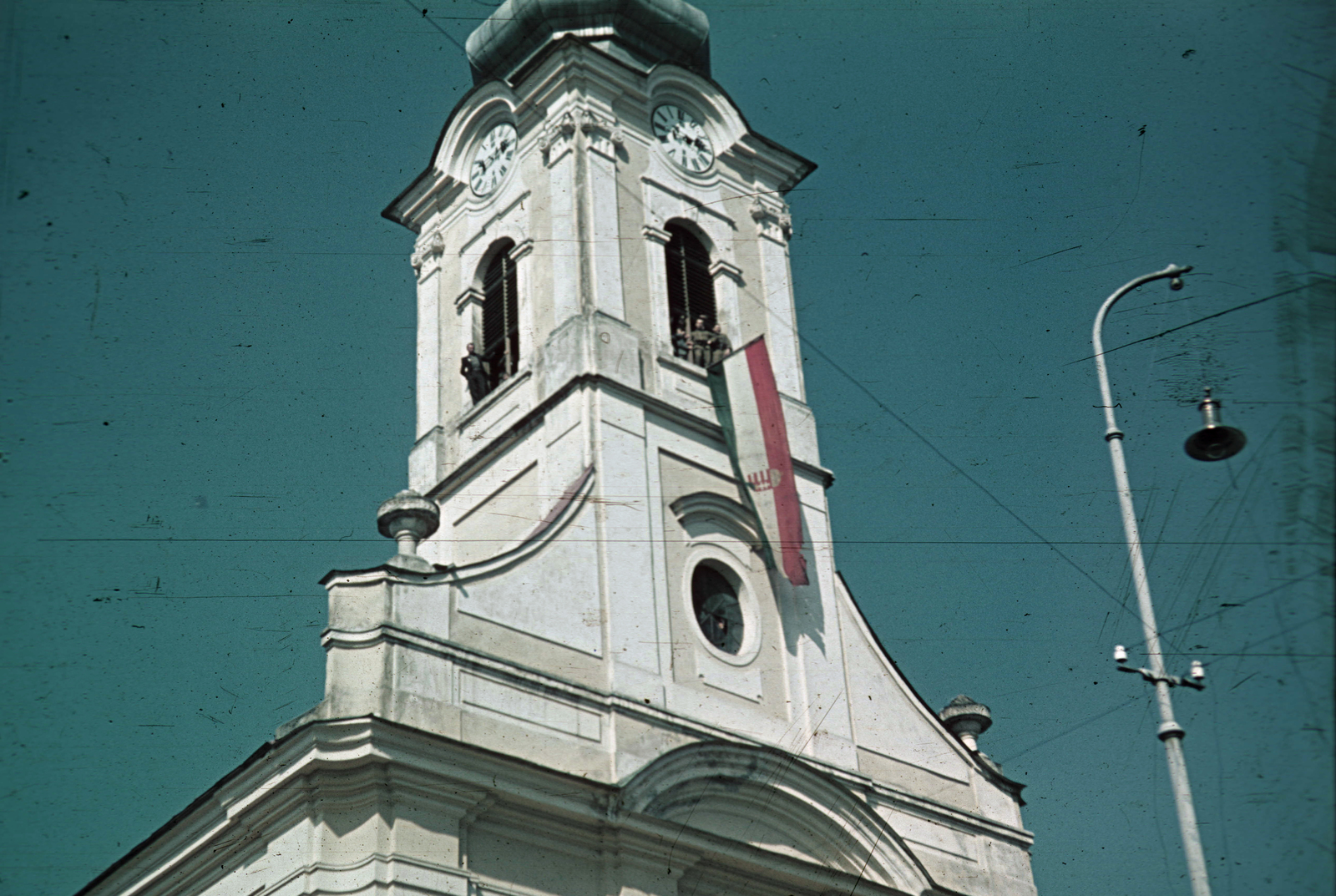 Romania,Transylvania, Sighetu Marmației, római katolikus templom., 1940, Fortepan, religion, church, colorful, flag, lamp post, crest, church clock, Fortepan #3075