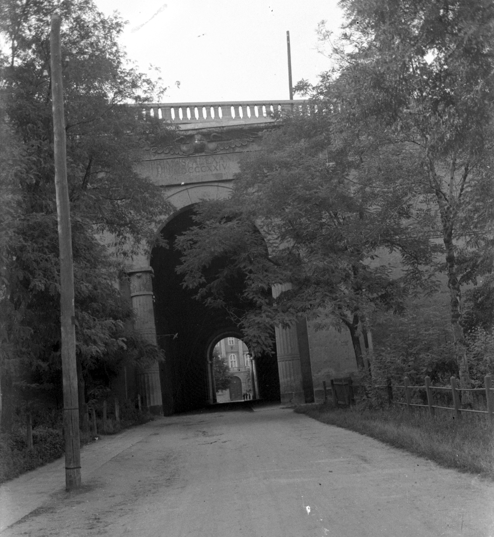 Hungary, Esztergom, Sötétkapu., 1933, Storymap.hu, tunnel, Neoclassical architecture, Fortepan #30751