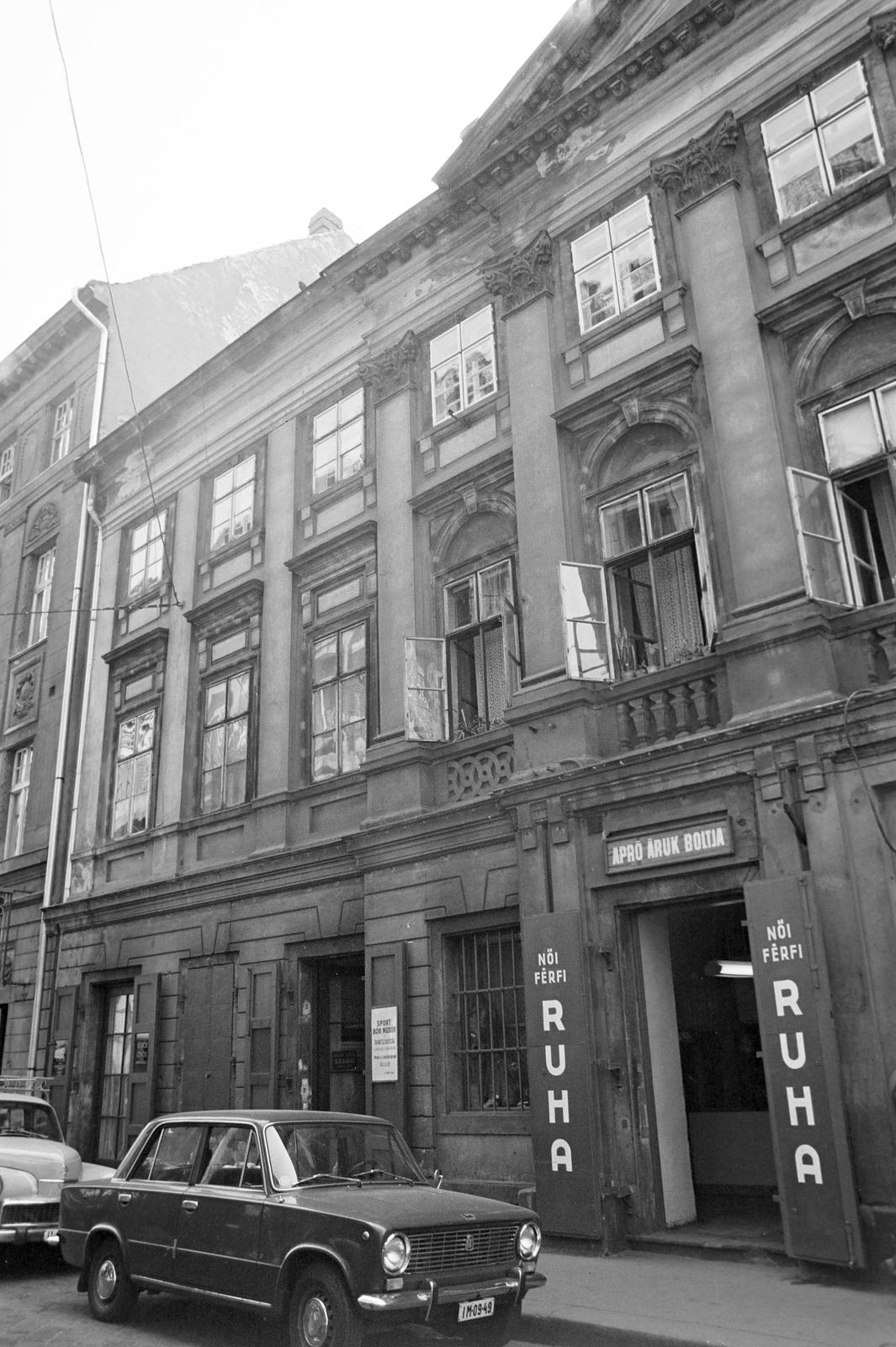 Magyarország, Budapest VII., a Király (Majakovszkij) utca 9. számú ház., 1974, Gazda Anikó, Budapest, Fortepan #307562