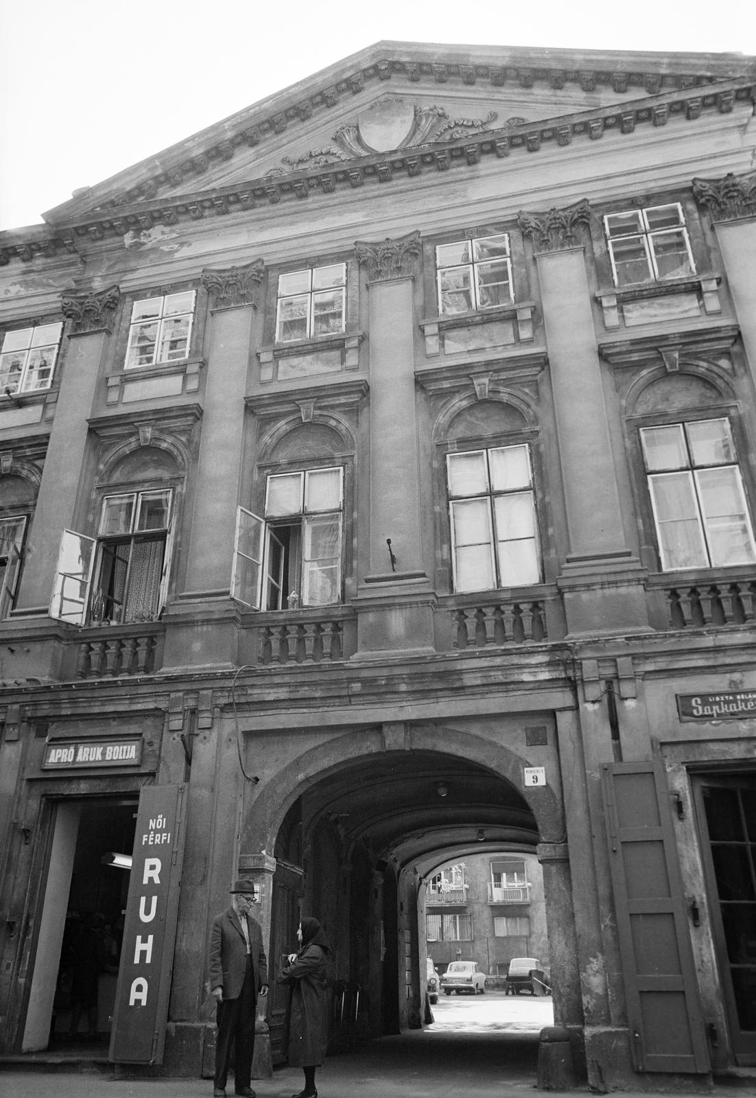 Magyarország, Budapest VII., a Király (Majakovszkij) utca 9. számú ház., 1974, Gazda Anikó, Budapest, Fortepan #307563