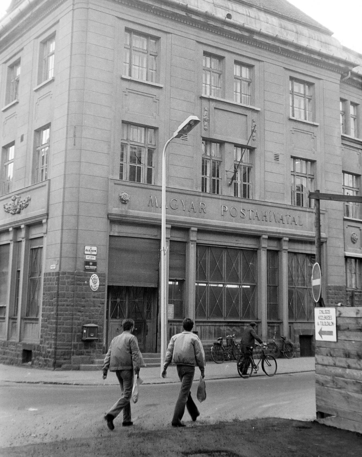 Magyarország, Nagykanizsa, Ady Endre utca 10., 1-es számú posta a Zrinyi utcai kereszteződésnél., 1980, Gazda Anikó, Fortepan #307594