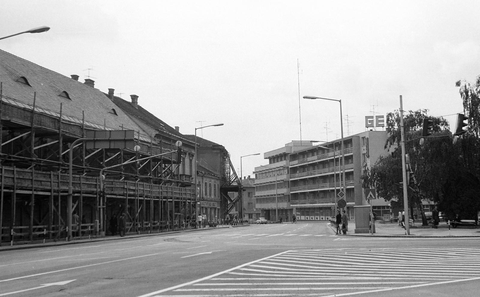 Hungary, Nagykanizsa, Erzsébet (Szabadság) tér, a Fő (Lenin) út felől a Király (Somogyi Béla) utca felé nézve., 1980, Gazda Anikó, Fortepan #307603