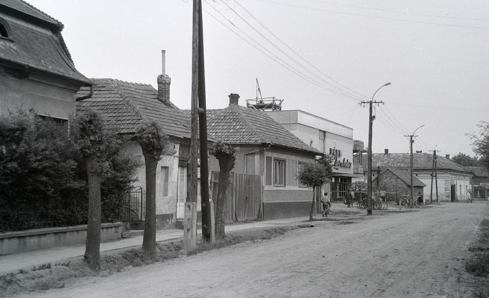 Hungary, Böszörményi út 2., Park Áruház a Nánási út sarkán., 1969, Gazda Anikó, Fortepan #307694