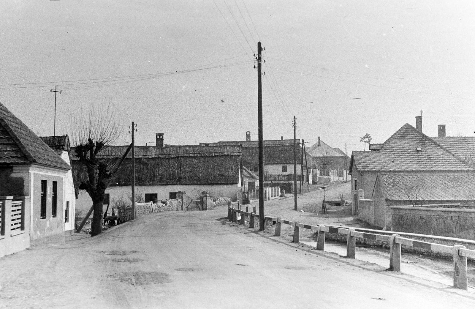 Hungary, 1961, Gazda Anikó, street view, village, chimney, pylon, road railings, Fortepan #307729