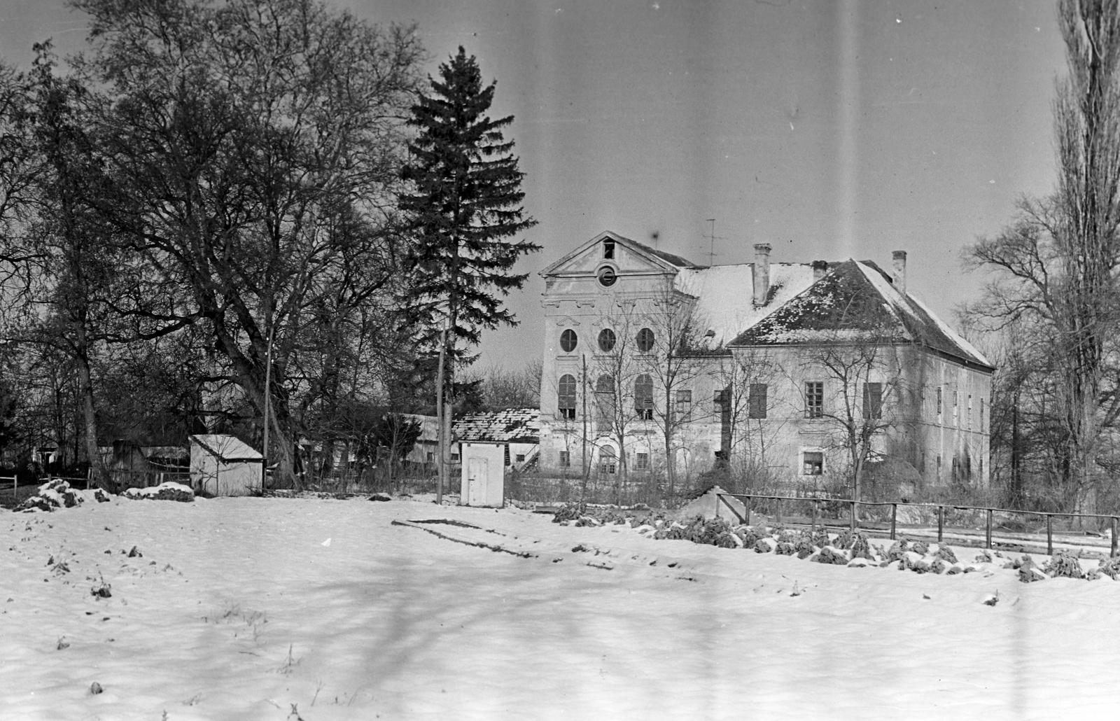 Magyarország, Vasszécseny, Ó-Ebergényi-kastély., 1962, Gazda Anikó, Fortepan #308002