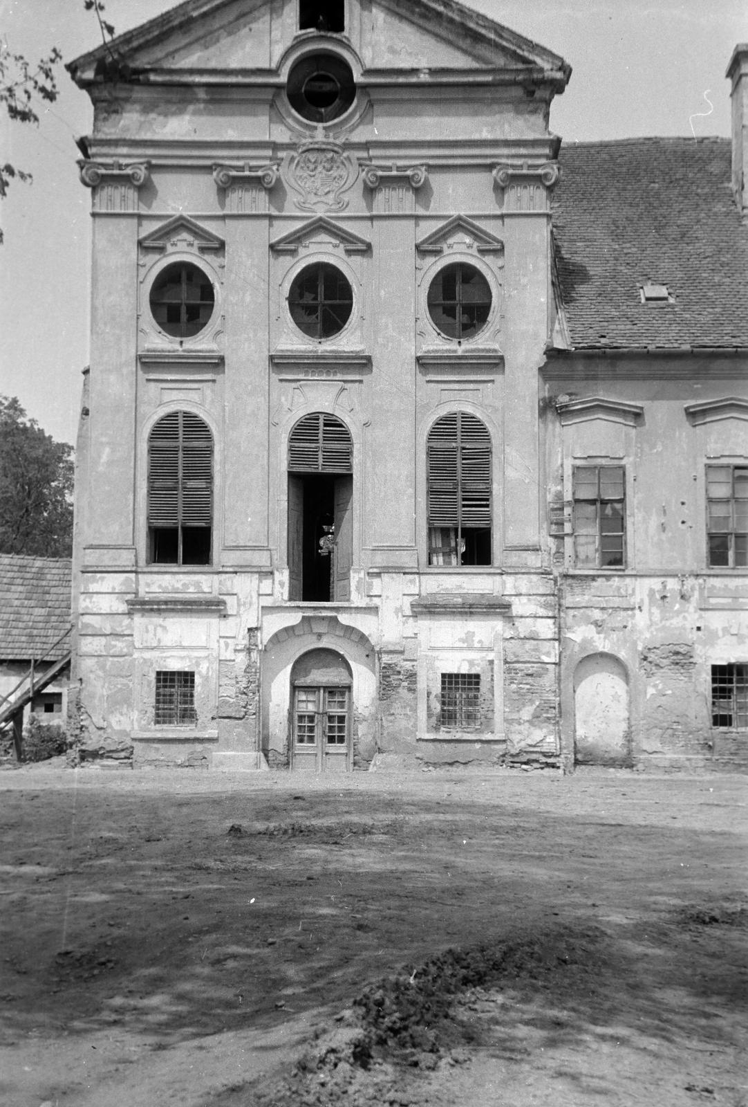 Magyarország, Vasszécseny, Ó-Ebergényi-kastély., 1962, Gazda Anikó, Best of, zsalugáter, épület, üvegkár, Fortepan #308008