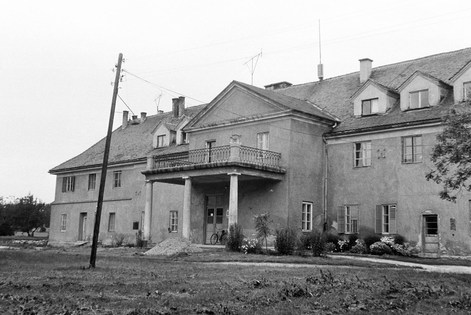 Hungary, Csór, a Szőgyény-Marich-Somssich-kastély., 1971, Gazda Anikó, Fortepan #308058