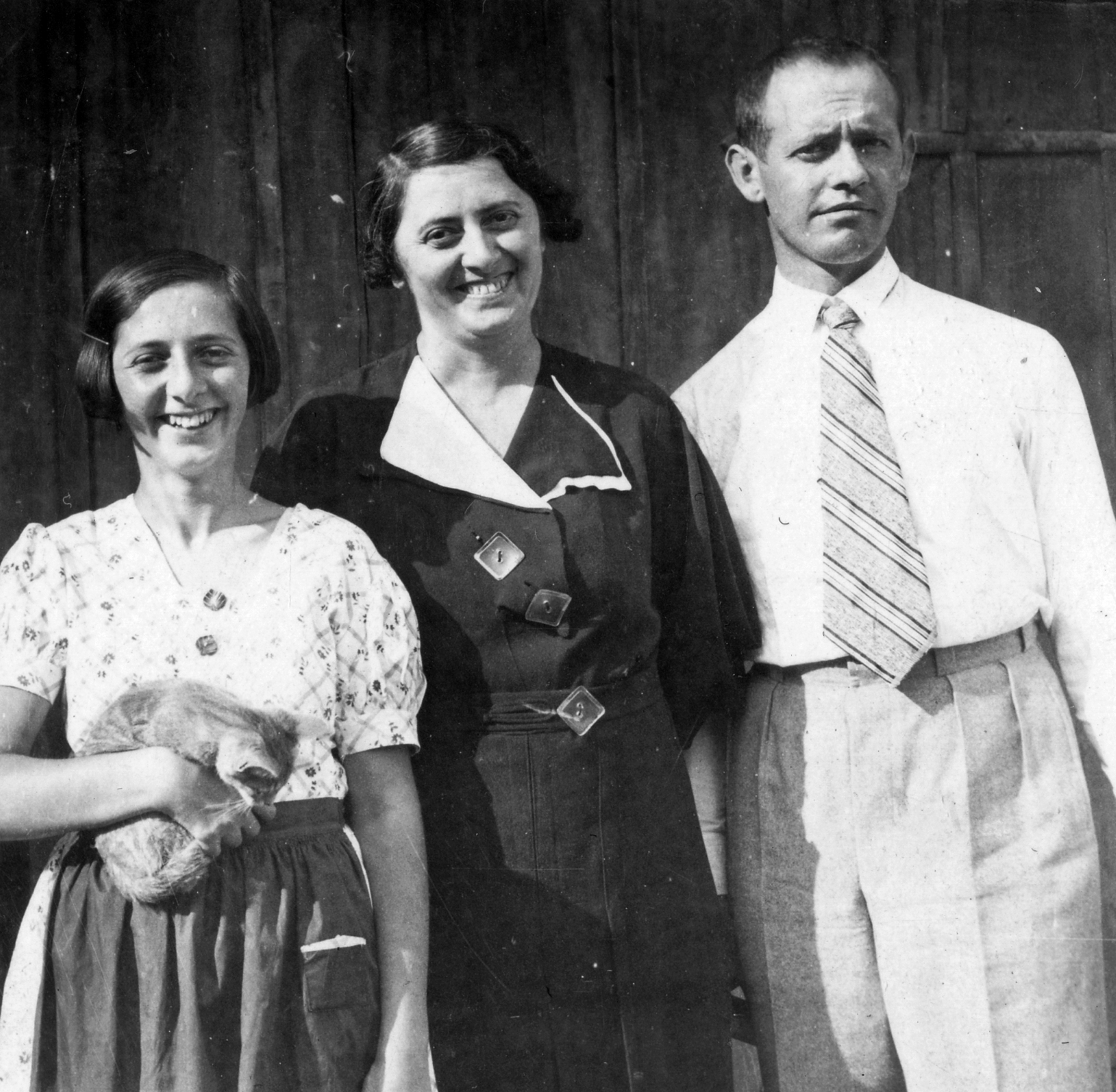 1935, Storymap.hu, fun, family, three people, cat, height chart, Fortepan #30806