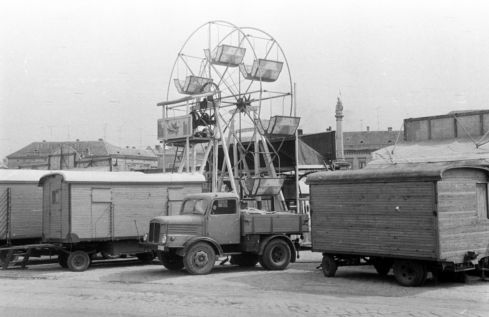 Hungary, Baja, Szentháromság (Béke) tér., 1969, Gazda Anikó, IFA-brand, IFA H6, Fortepan #308096