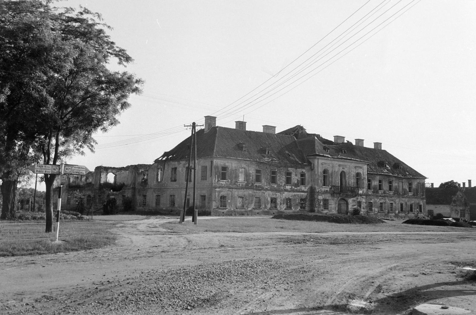 Hungary, 1963, Gazda Anikó, Best of, ruins, dirt road, building, Fortepan #308106