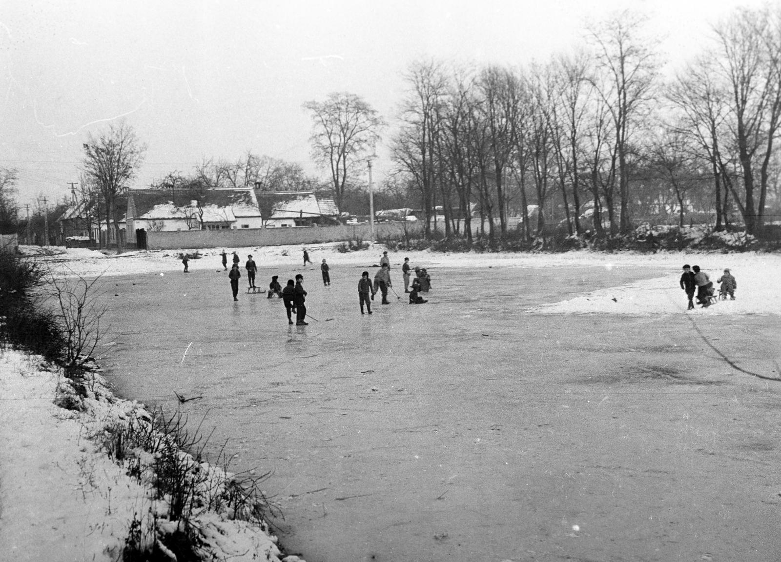 Hungary, 1963, Gazda Anikó, sledge, ice, kids, Fortepan #308109