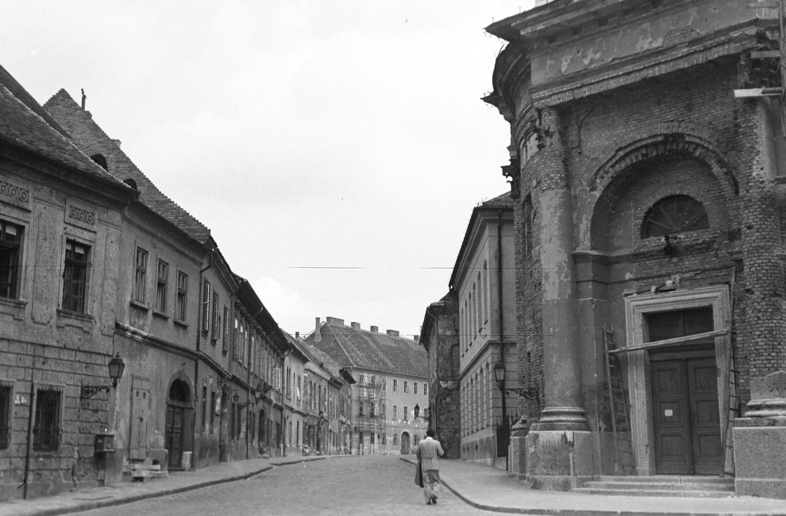 Magyarország, 1959, Gazda Anikó, létra, postaláda, gázlámpa, bejárat, Fortepan #308235