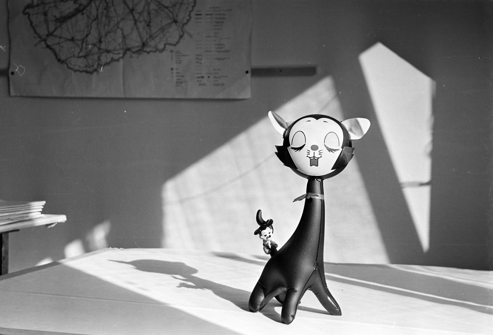 Magyarország, 1960, Gazda Anikó, Best of, játék állat, térkép, Fortepan #308252