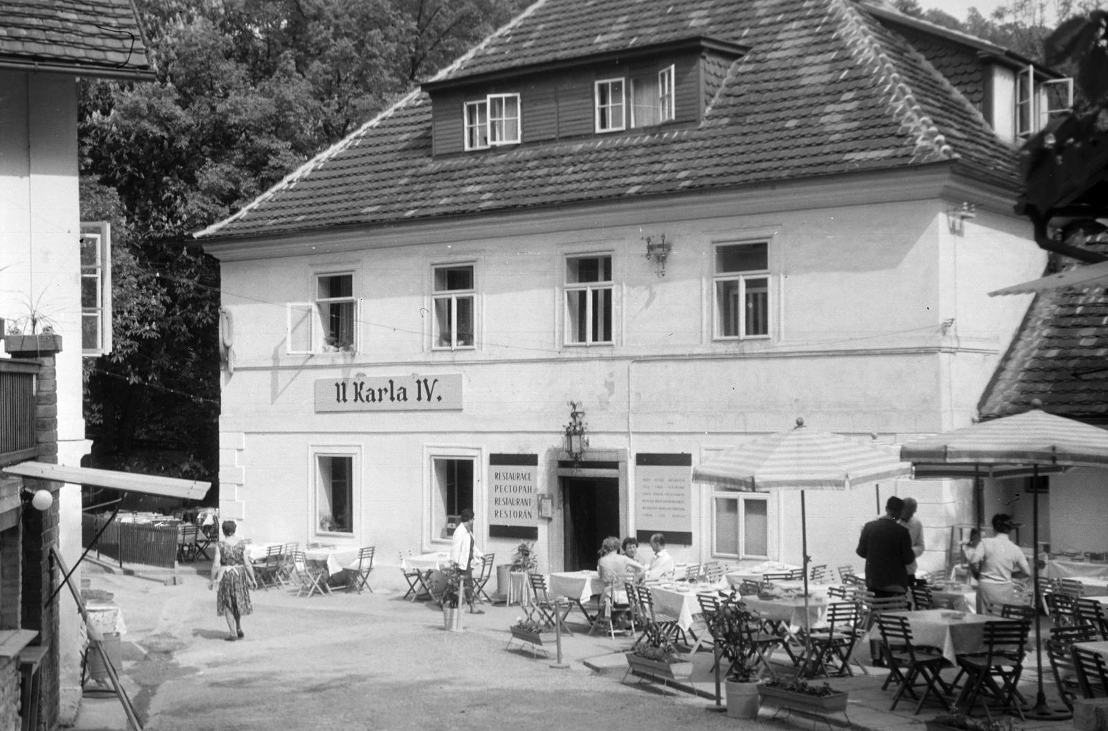 Czech Republik, Karlštejn, Restaurant U Karla IV., a vár alatt., 1967, Gazda Anikó, Fortepan #308270