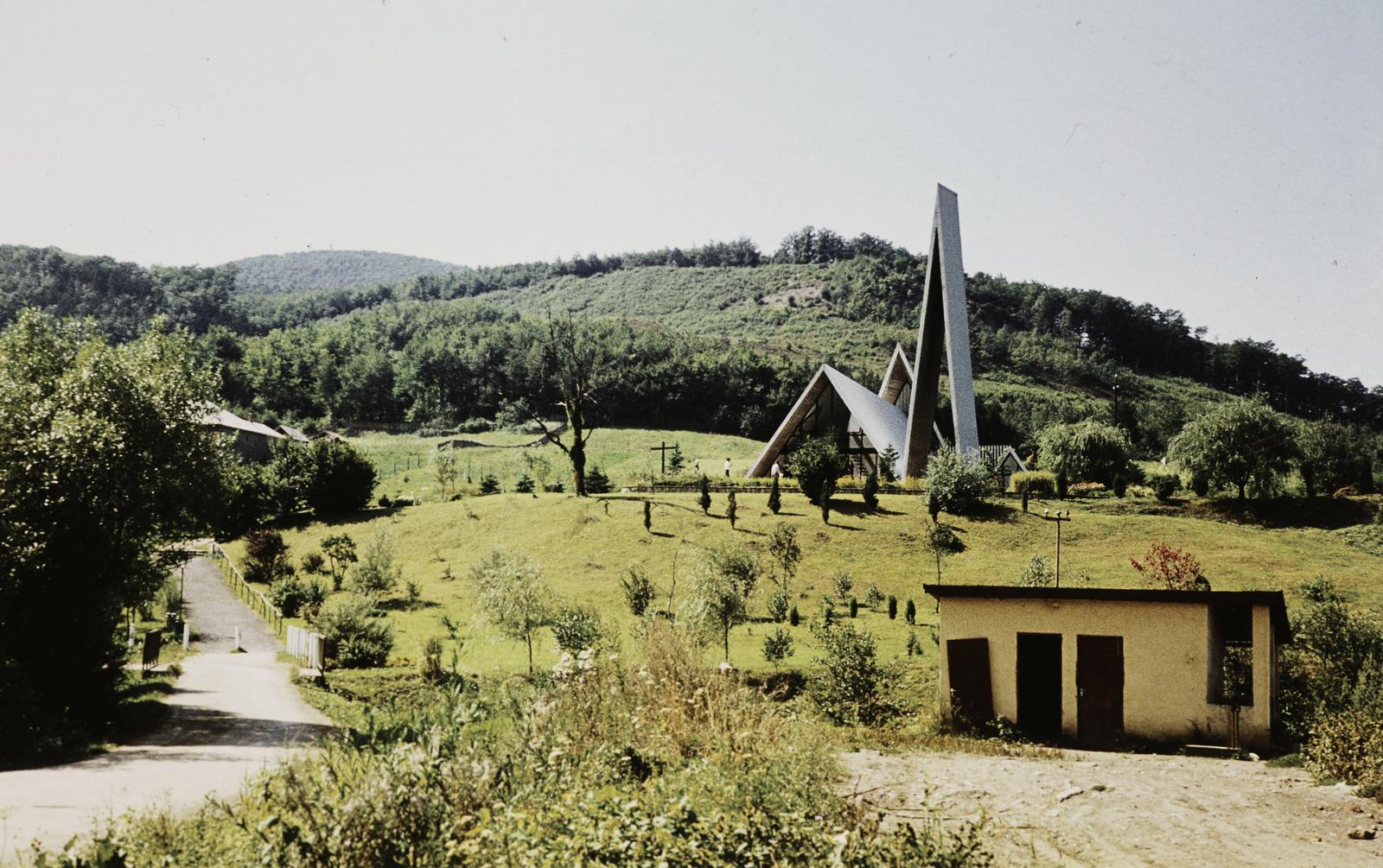 Magyarország, Hollóháza, Szent László-templom., 1977, Gazda Anikó, Fortepan #308340