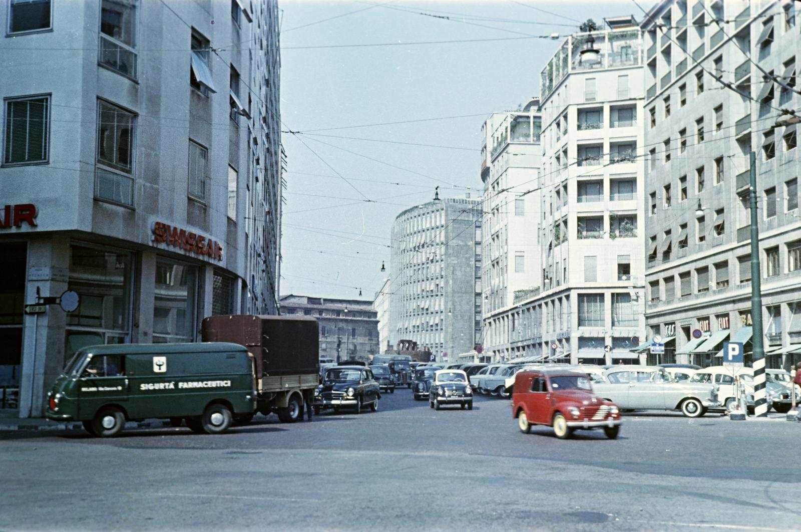 Olaszország, Milánó, Via Alberico Albricci., 1960, Gazda Anikó, színes, forgalom, furgon, Fortepan #308382