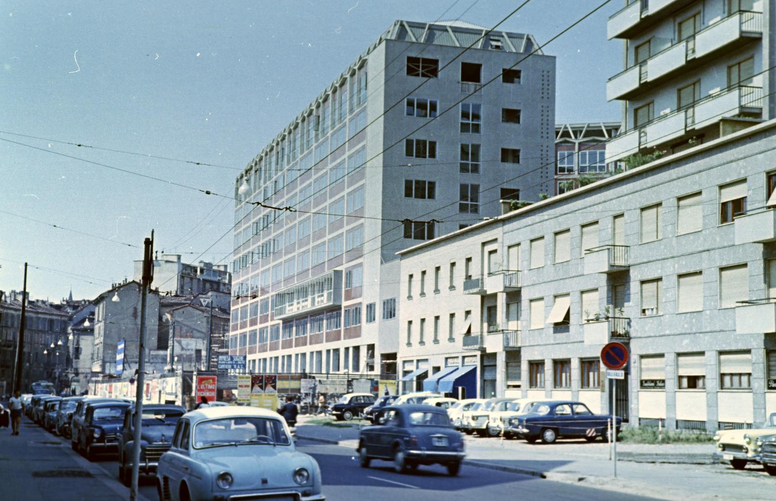 Italy, Milan, Via Santa Sofia, Via Santa Sofia, szemben a Corso Italia 23. szám alatti irodakomplexum építkezése., 1960, Gazda Anikó, colorful, Fortepan #308383