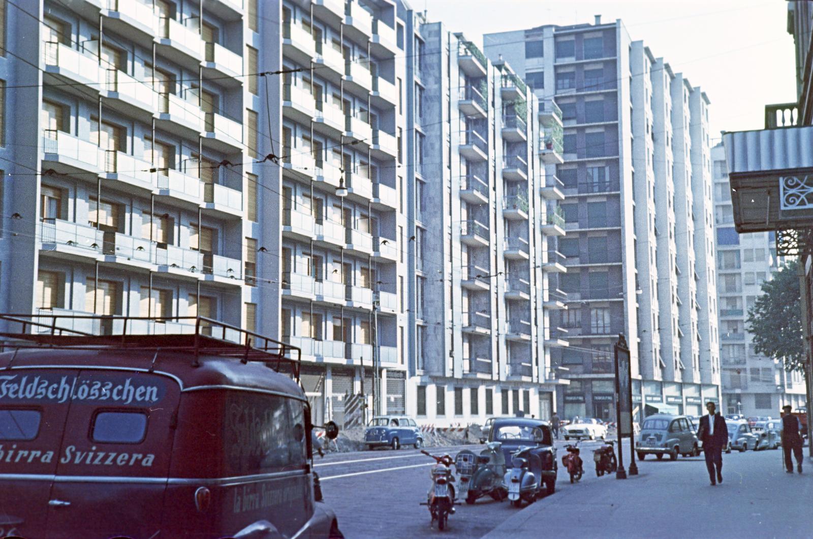 Olaszország, Milánó, Via Filzi a Via Marangoni sarkánál a Piazza S. Gioacchimo felé nézve., 1960, Gazda Anikó, színes, Fortepan #308397