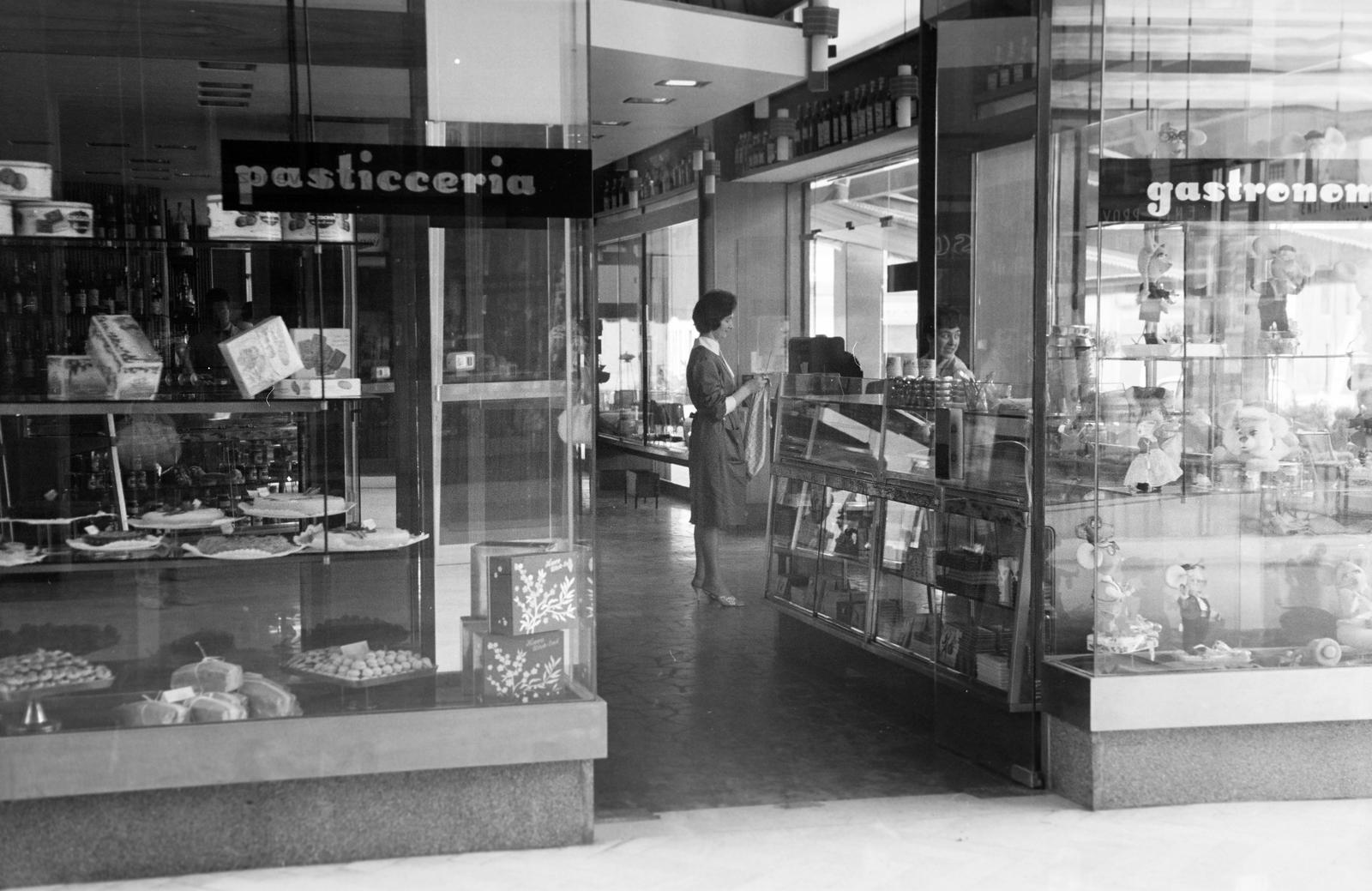 1960, Gazda Anikó, kirakat, olasz felirat, Fortepan #308437