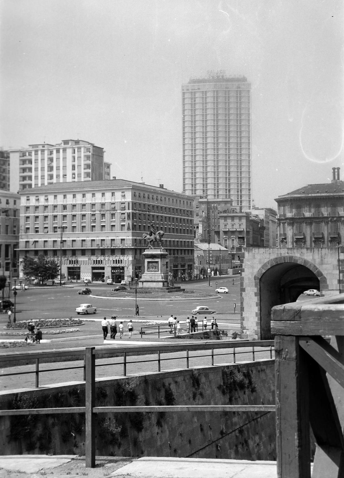 1960, Gazda Anikó, lovas szobor, magasház, Fortepan #308484