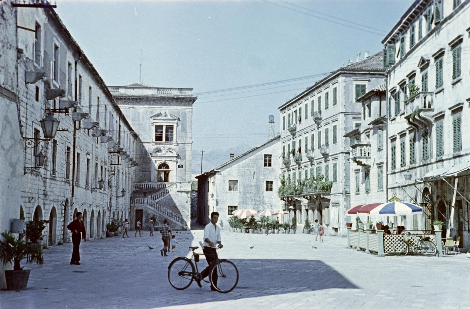 1962, Gazda Anikó, színes, utcakép, terasz, kerékpár, nyár, Fortepan #308514