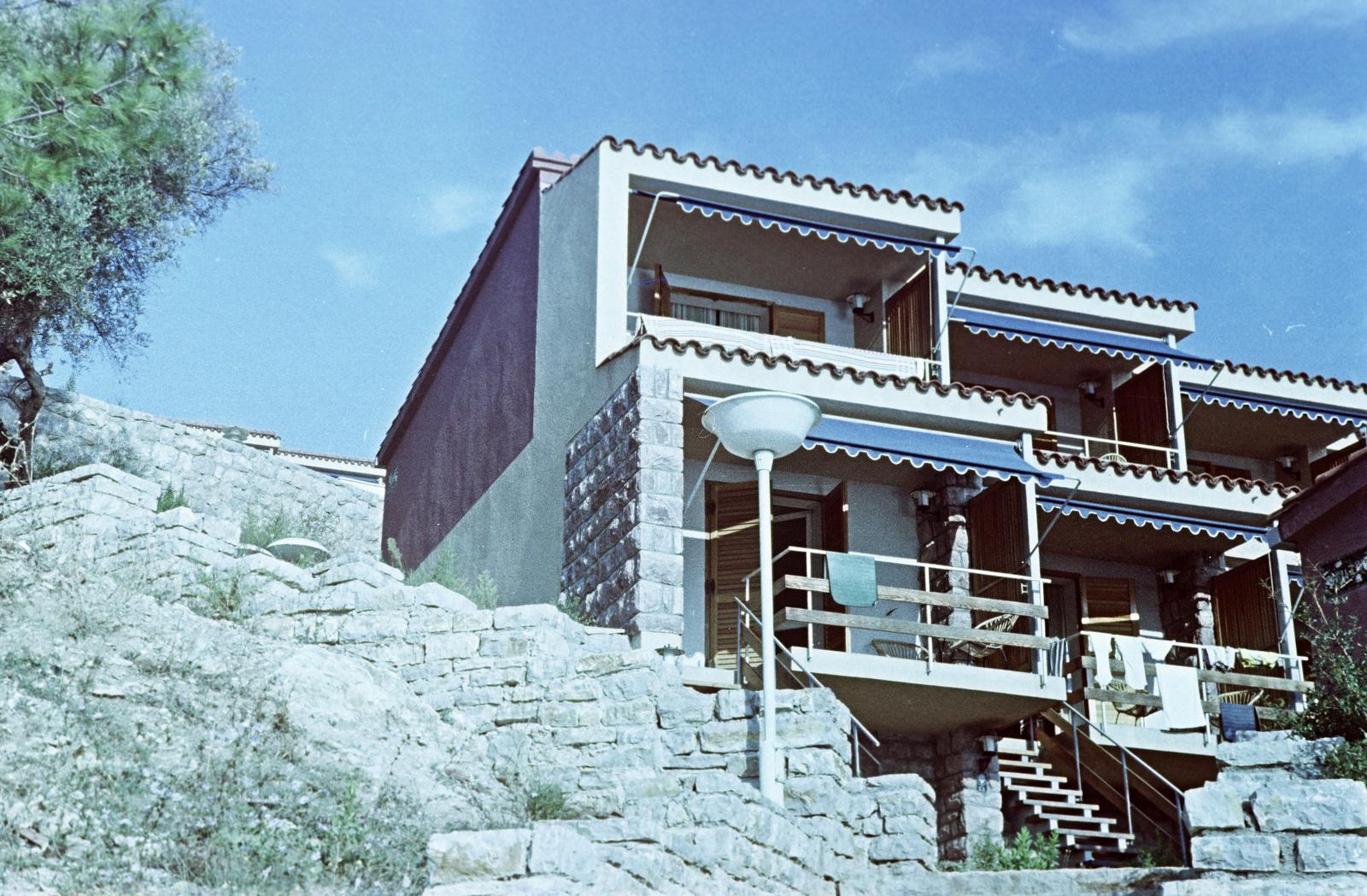 Montenegró, Herceg Novi, Topla városnegyed., 1960, Gazda Anikó, színes, erkély, Fortepan #308522