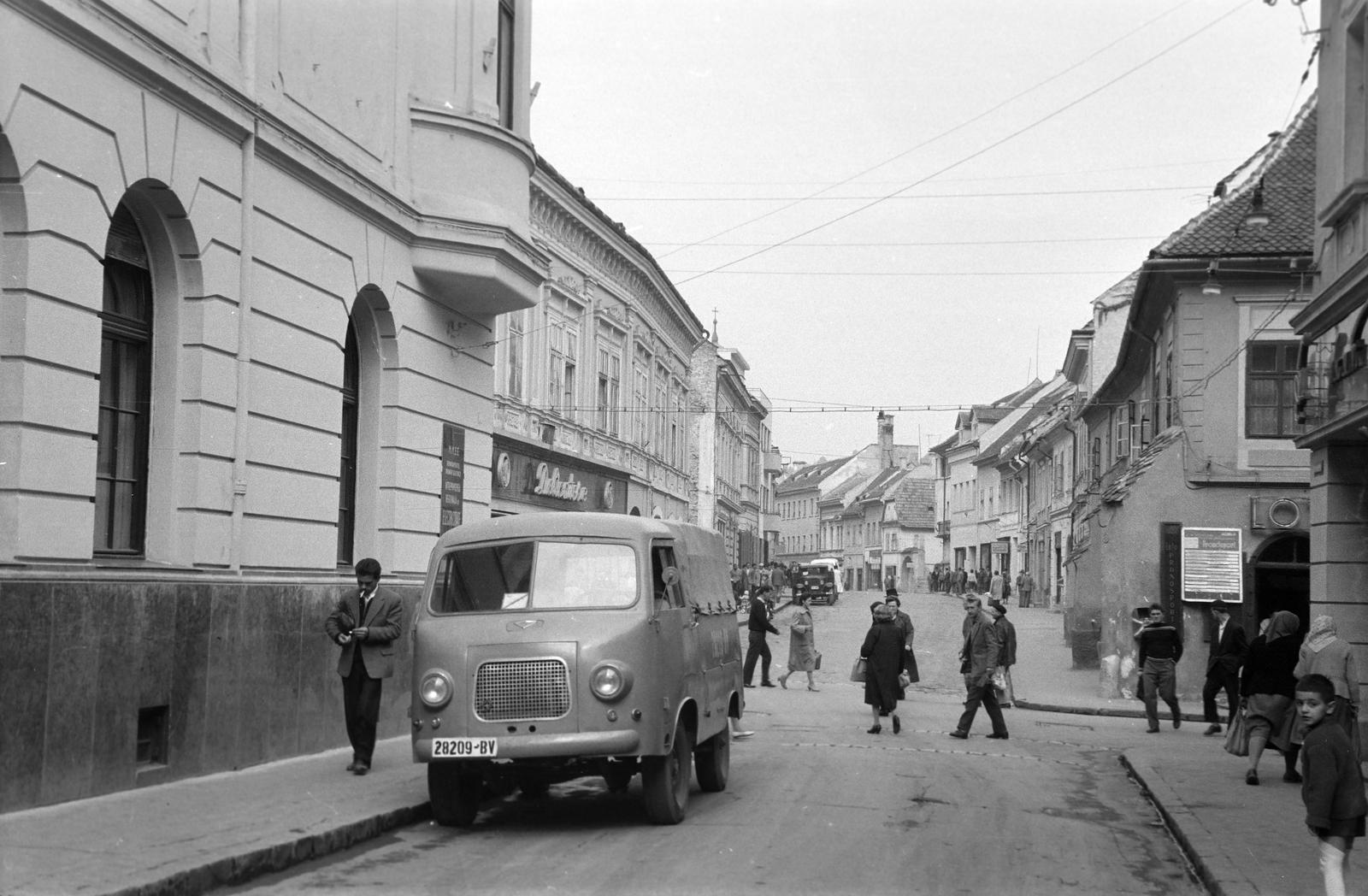 Romania,Transylvania, Brașov, Strada Michael Weiss, előtérben a Strada Republicii kereszteződése. A felvétel a Kolostor utca (Strada Mureșenilor) irányába készült., 1962, Gazda Anikó, number plate, Fortepan #308547