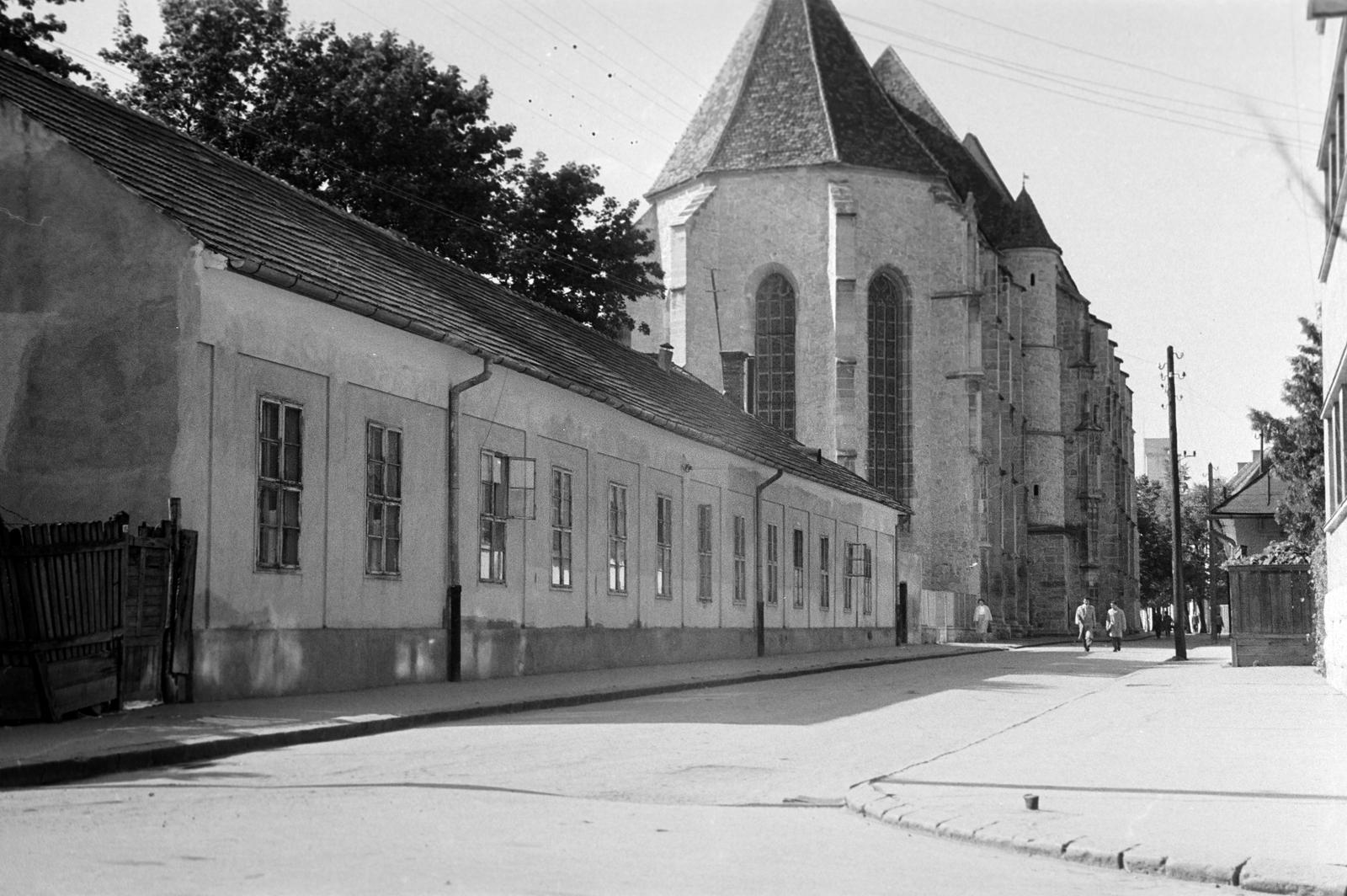 Romania,Transylvania, Cluj-Napoca, Farkas utca (Strada Mihail Kogălniceanu), református templom., 1962, Gazda Anikó, Fortepan #308565
