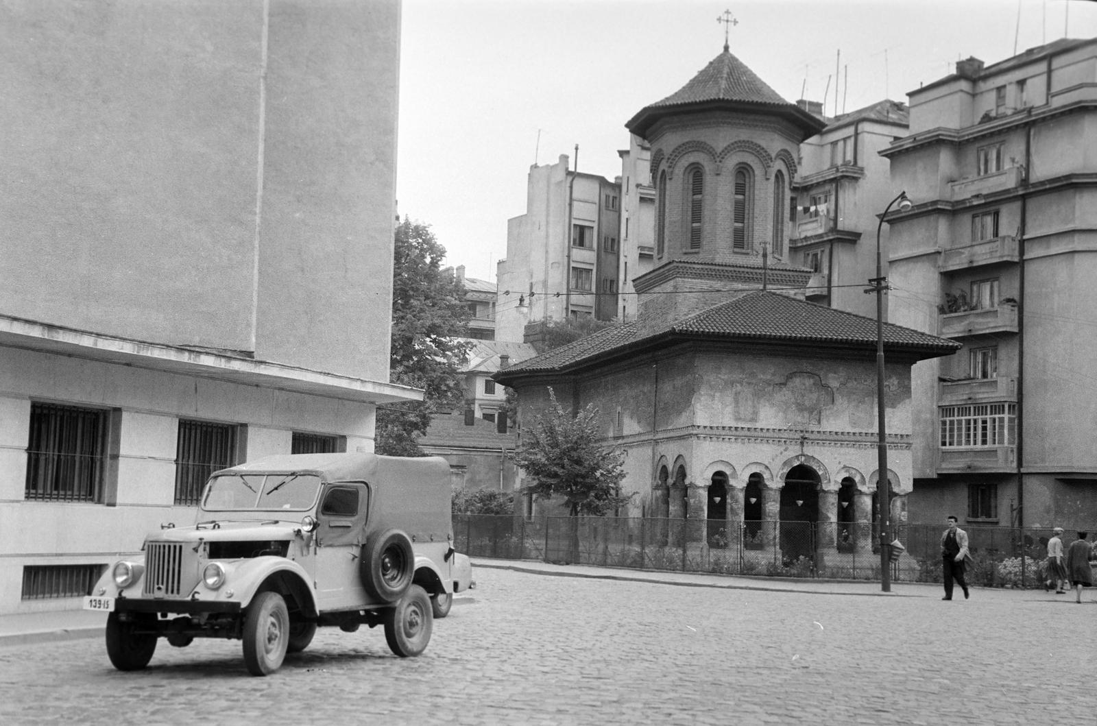 Romania, Bucharest, Strada Slănic - Strada Scaune sarok, szemben a Biserica Scaune., 1962, Gazda Anikó, off-roader, church, Fortepan #308586