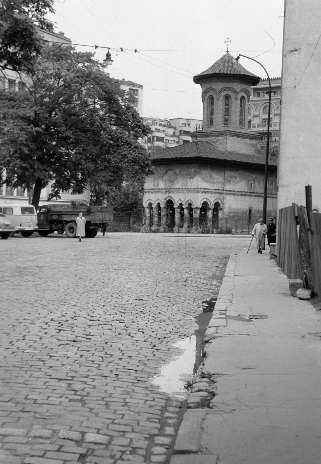 Románia, Bukarest, Strada Slănic, szemben a Biserica Scaune., 1962, Gazda Anikó, Fortepan #308587