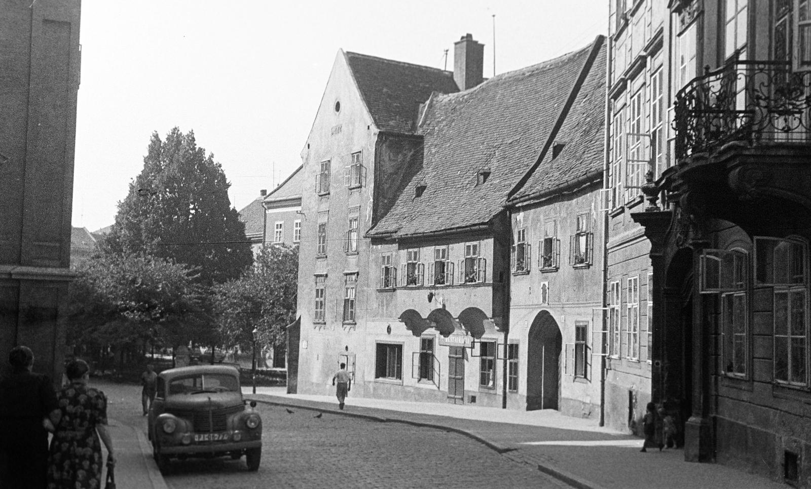 Szlovákia, Pozsony, Ferenciek tere (Františkánske námestie)., 1957, Gazda Anikó, Fortepan #308667