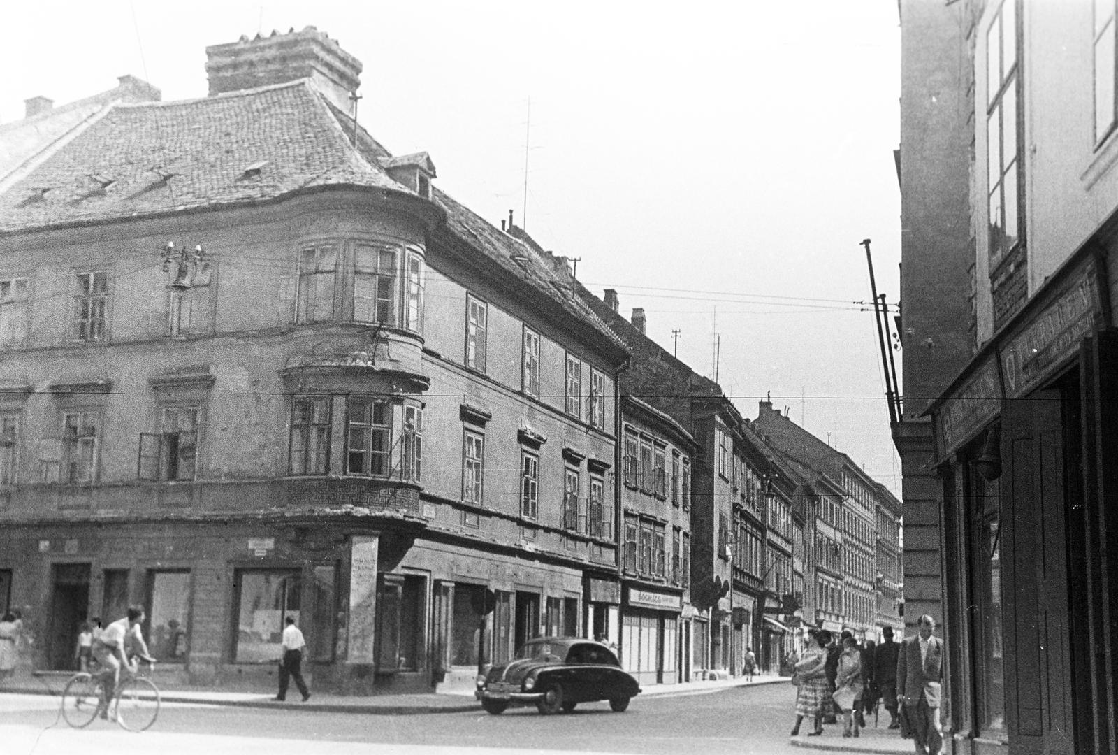 Szlovákia, Pozsony, Szilágyi Dezső utca (Panská ulica), előtérben a Ventur utca (Ventúrska ulica) kereszteződése., 1957, Gazda Anikó, Fortepan #308685